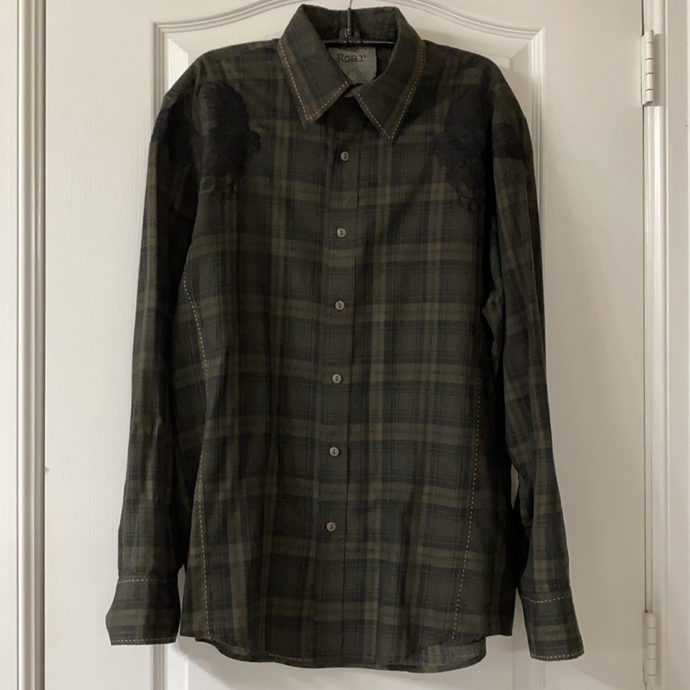 ROAR Men’s Button down long sleeve shirt